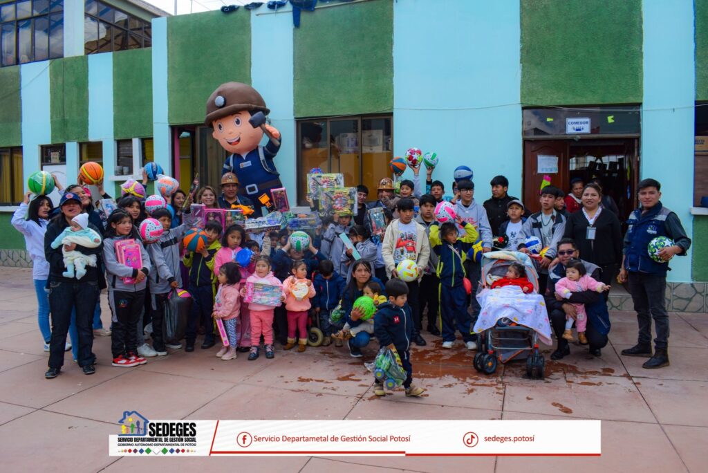 Entrega De Juguetes A Ni As Ni Os Y Adolescentes De Los Centros De